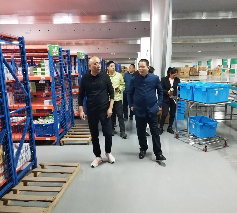 参观桂和堂智慧医药物流园
